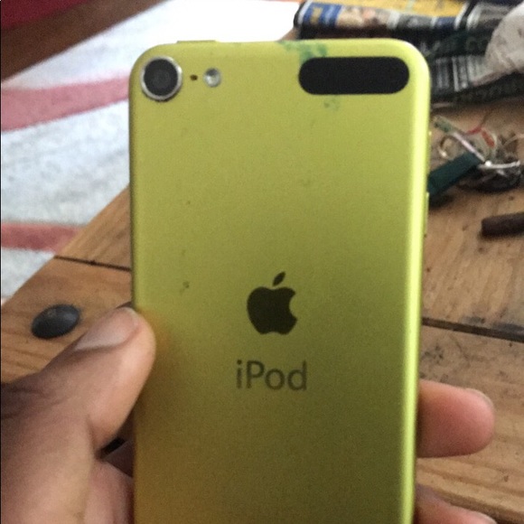 iPod 5th generation - Picture 2 of 3